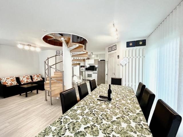 Csevi Apartmanhaz Mezőkövesd Zewnętrze zdjęcie