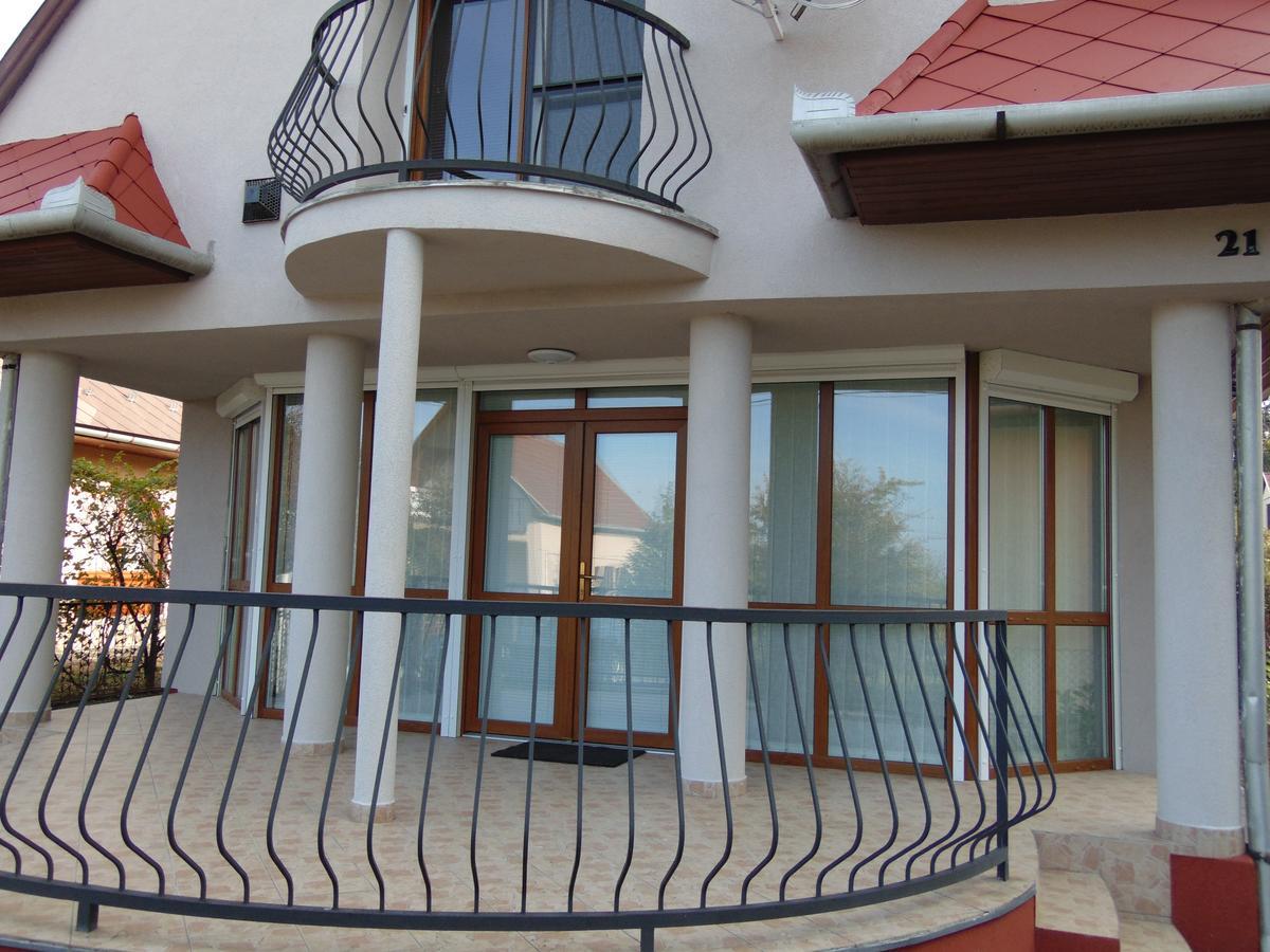 Csevi Apartmanhaz Mezőkövesd Zewnętrze zdjęcie